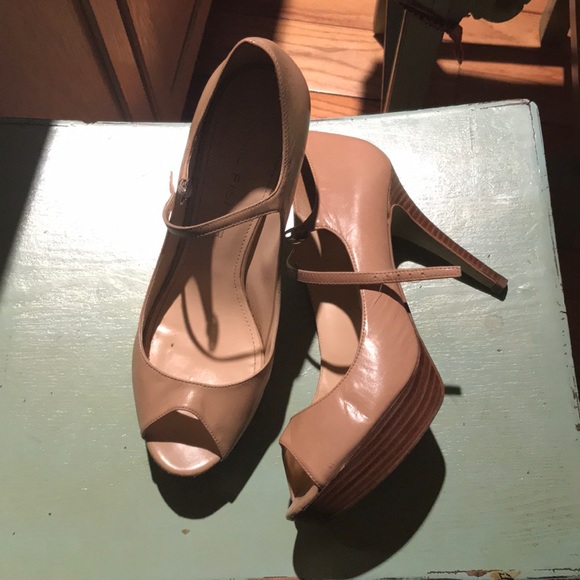 Marc Fisher Nude heels - Picture 2 of 3